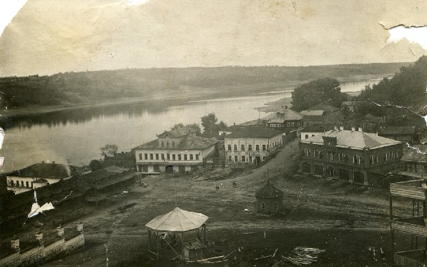 Базарная площадь старого Плеса.