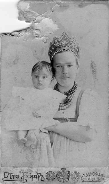Тамара Алексеевна Ланская (слева) с няней