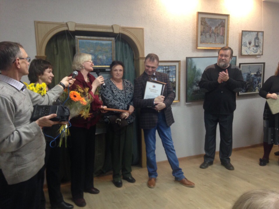 Сотрудники Дома-музея И. И. Левитана поздравили Валерия Берегова(Иваново) с открытием персональной выставки