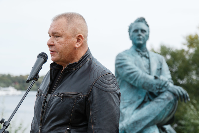 Памятник Федору Шаляпину установлен в Плесе на Набережной