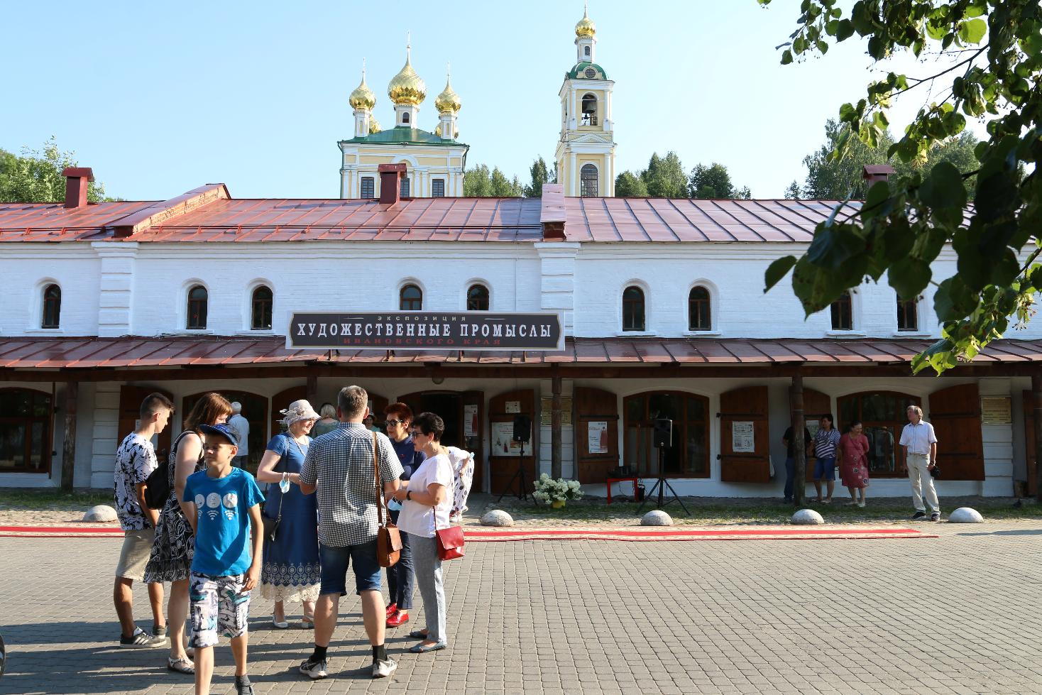 Выставка Галины Красновой «И нити красотой слились»